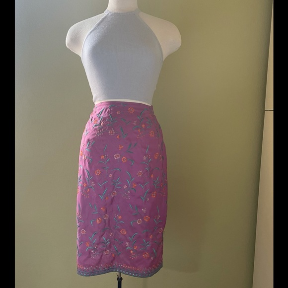 Hype Dresses & Skirts - Vintage 100% Silk Embroidered Hype Skirt